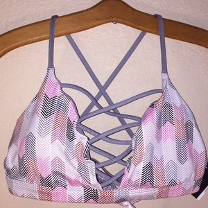 VICTORIA SPORT Strappy Sport Bra